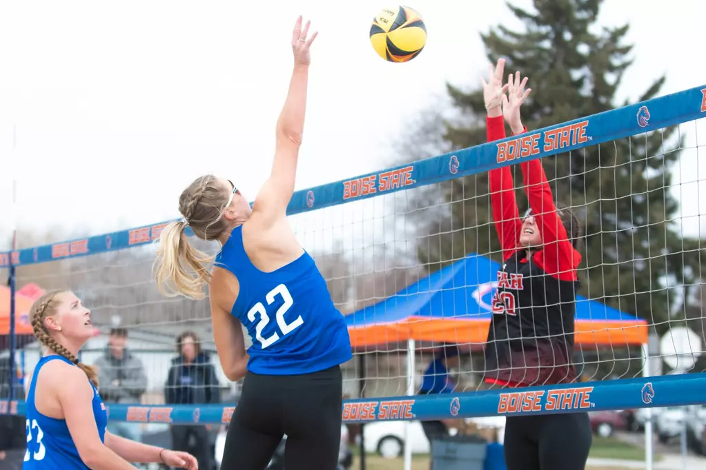 beach volleyball